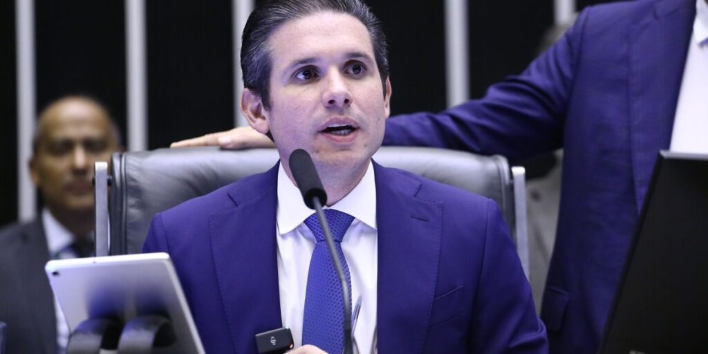 Hugo indica prioridade em regulamentação da Inteligência Artificial