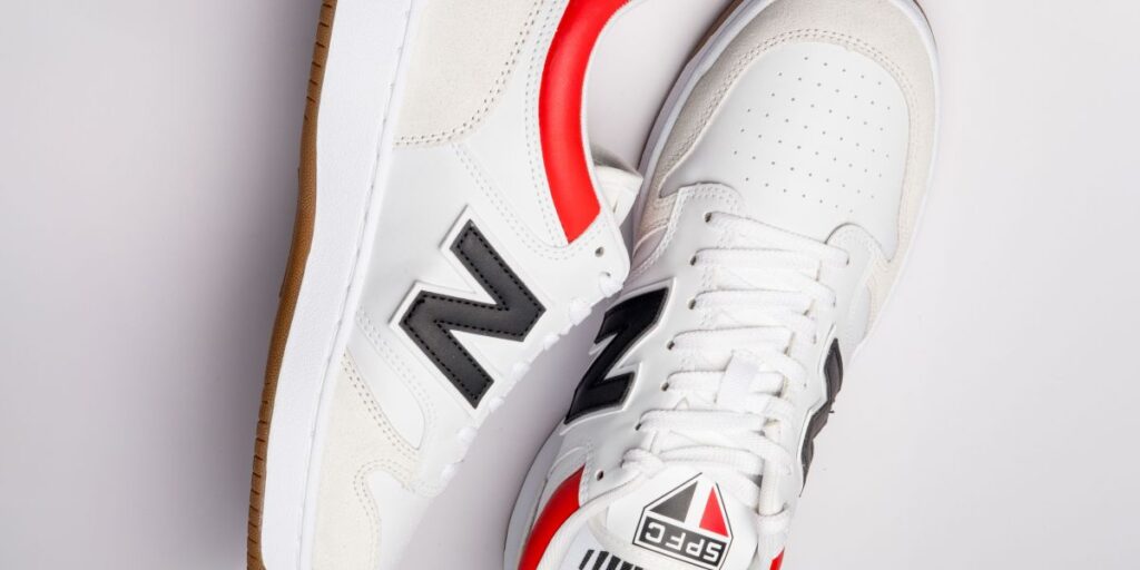 Tênis do São Paulo é lançado por fornecedora de material esportivo; veja