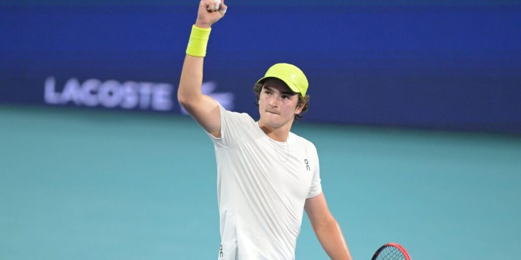 João Fonseca passa mal, mas bate Tien e avança à segunda fase do Miami Open