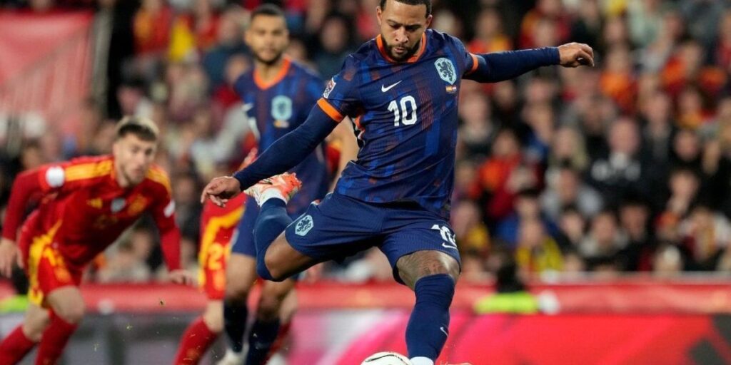 Com gol e eliminação, torcida critica Memphis Depay na Seleção Holandesa