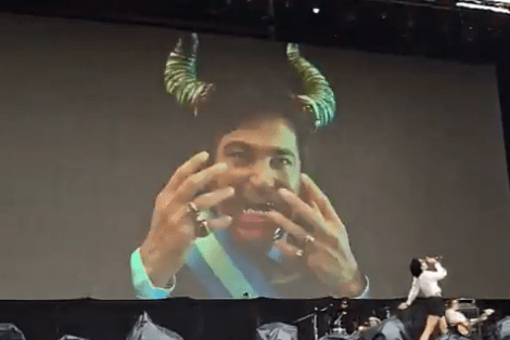 Banda argentina causa polêmica ao projetar Milei com chifres no telão