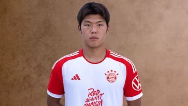 Morre zagueiro de 18 anos, ex-Bayern, após joelhada em treino