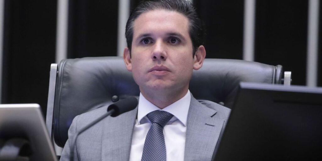 Hugo deve criar comissão para discutir projeto da anistia, dizem aliados