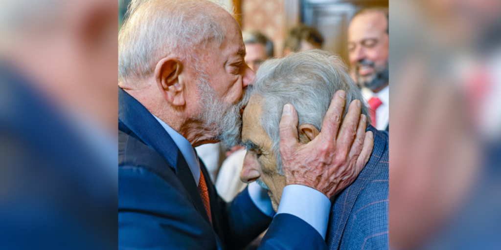 No Uruguai, Lula se encontra com Pepe Mujica: "Longa vida!"