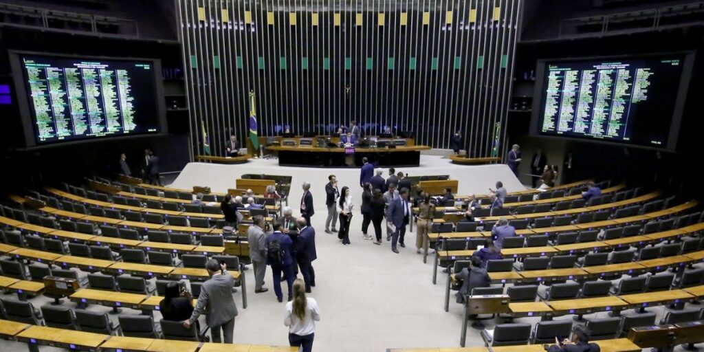 Com presidentes fora, anistia fica travada e Congresso tem pauta consensual