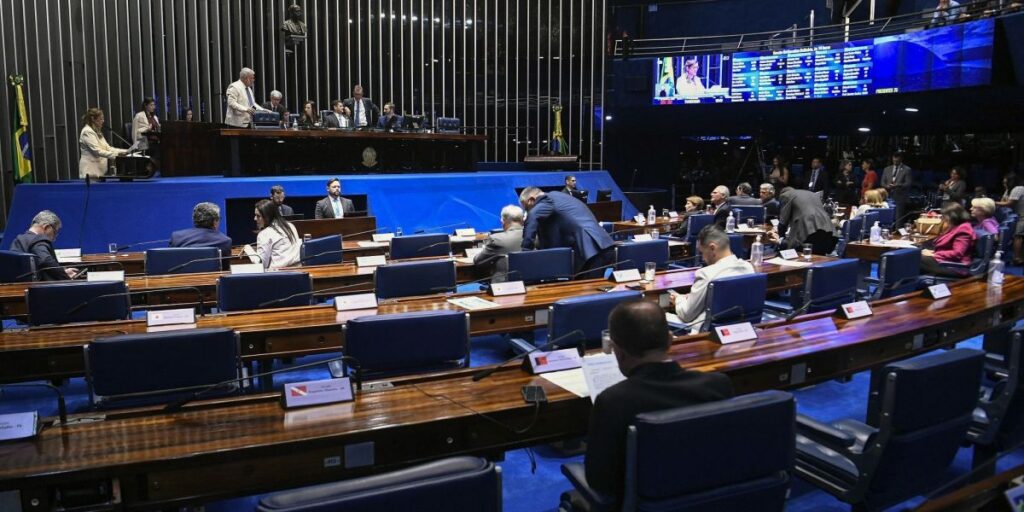 Senado pauta mudança na inelegibilidade para políticos nesta terça (18)