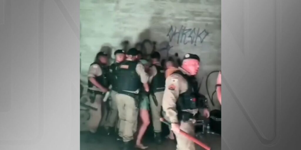 Foliões e prefeitura de cidade de MG criticam violência policial em bloco