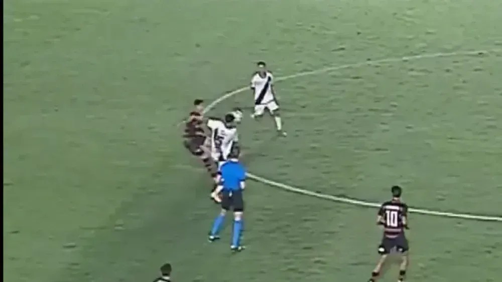 Flamengo: joia da base viraliza com chapéus "à la Ronaldinho"