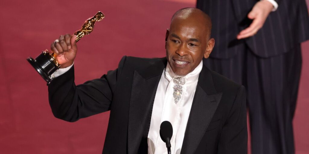 Figurinista de "Wicked" se torna 1º homem negro a vencer Oscar de Figurino