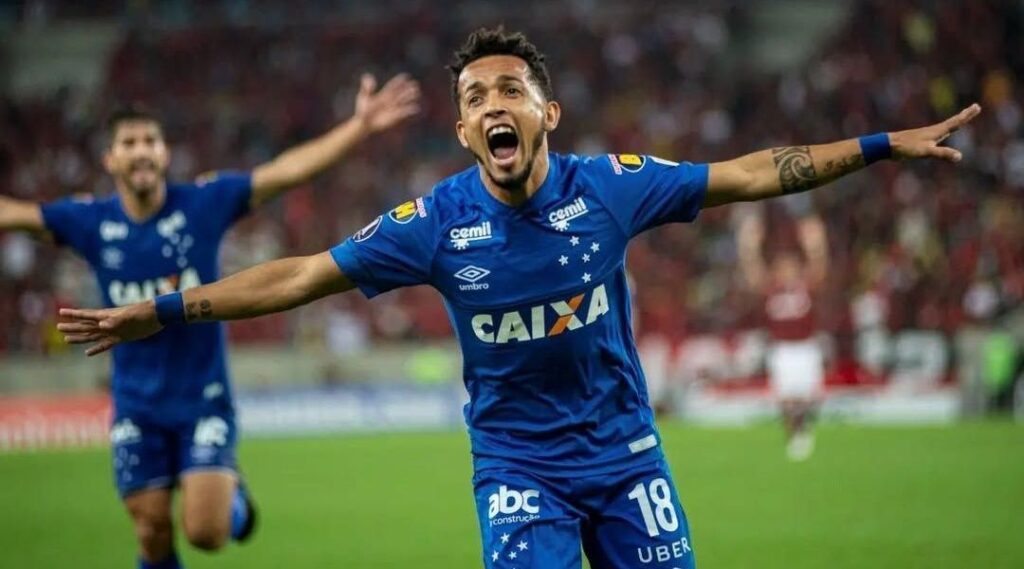 Ex-Cruzeiro é confundido com Raphinha e recebe xingamentos de argentinos