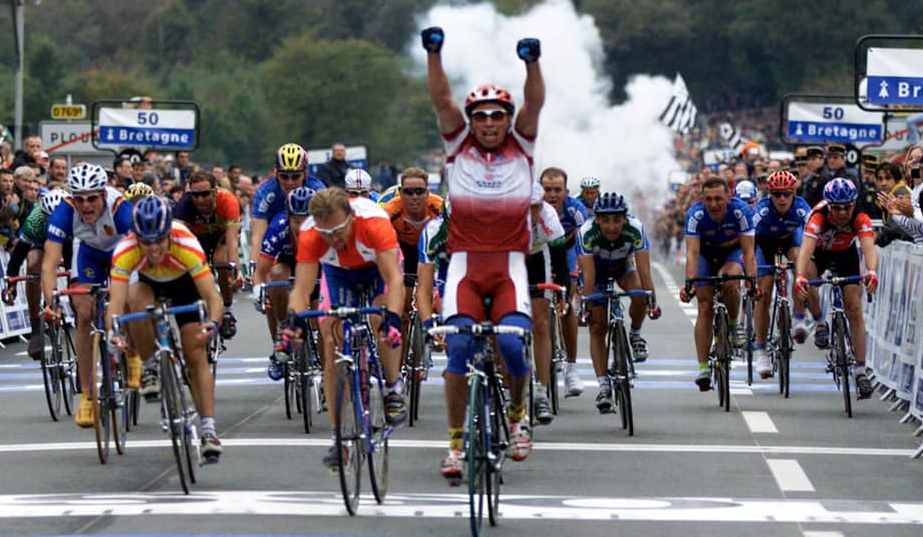 Ex-campeão mundial de ciclismo é preso por não pagar pensão alimentícia