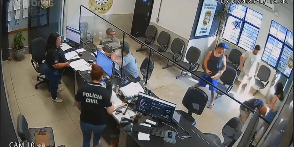 Vídeo mostra salvamento de criança que se afogou na piscina no RS; veja