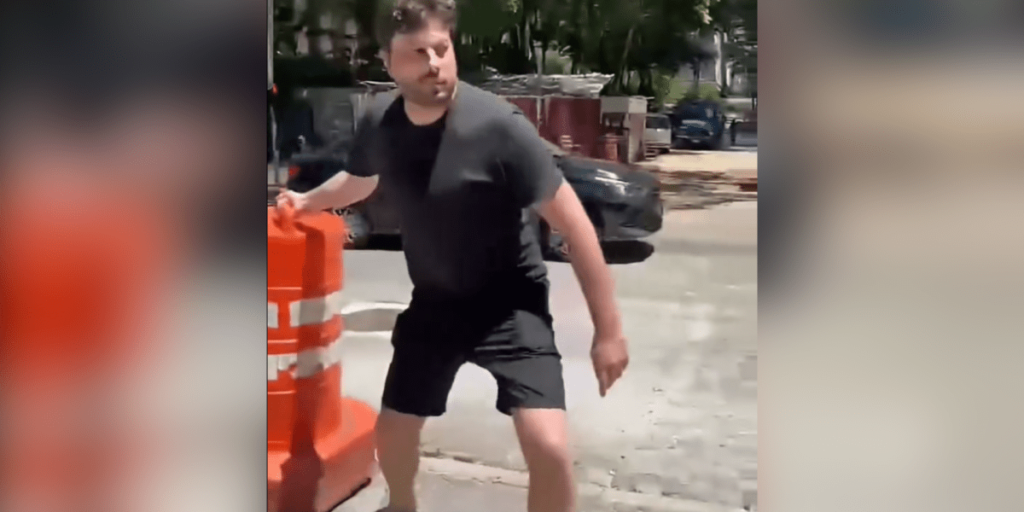 Vídeo: Gentili se irrita e joga cones de obra ao lado de seu apartamento