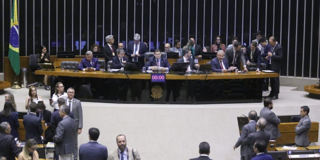 Congresso atende governo e aprova Orçamento com margem para negociar cortes