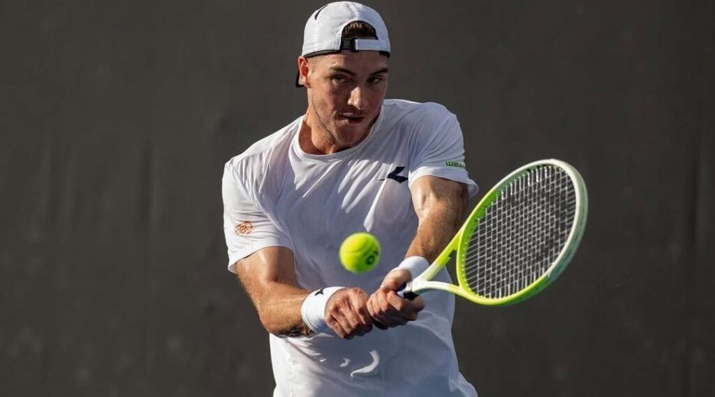 Quem é Jan-Lennard Struff, rival de João Fonseca nas oitavas de Phoenix