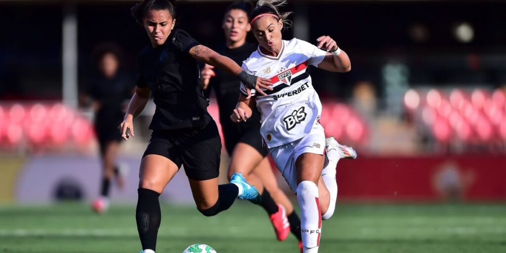 Nos pênaltis, São Paulo bate Corinthians e conquista a Supercopa Feminina