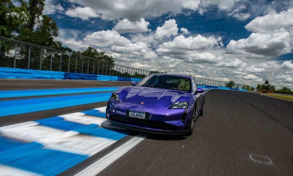 Novo Porsche Taycan tem 10 versões e tecnologia importada da Fórmula E