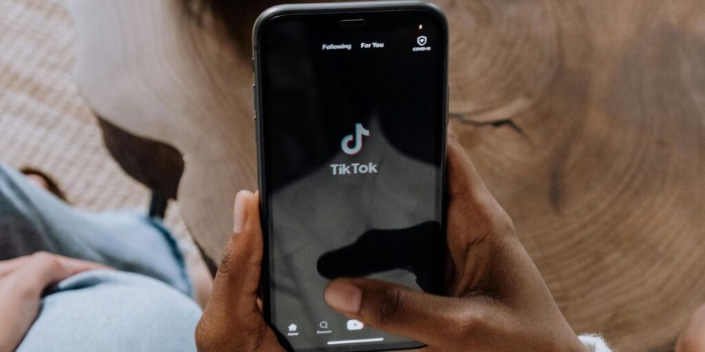 Após polêmica, TikTok remove filtro que deixava usuários mais gordos