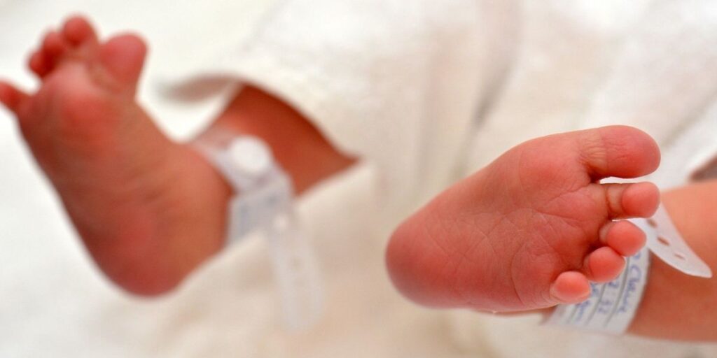 Troca em maternidade é percebida após 40 anos; pais serão indenizados