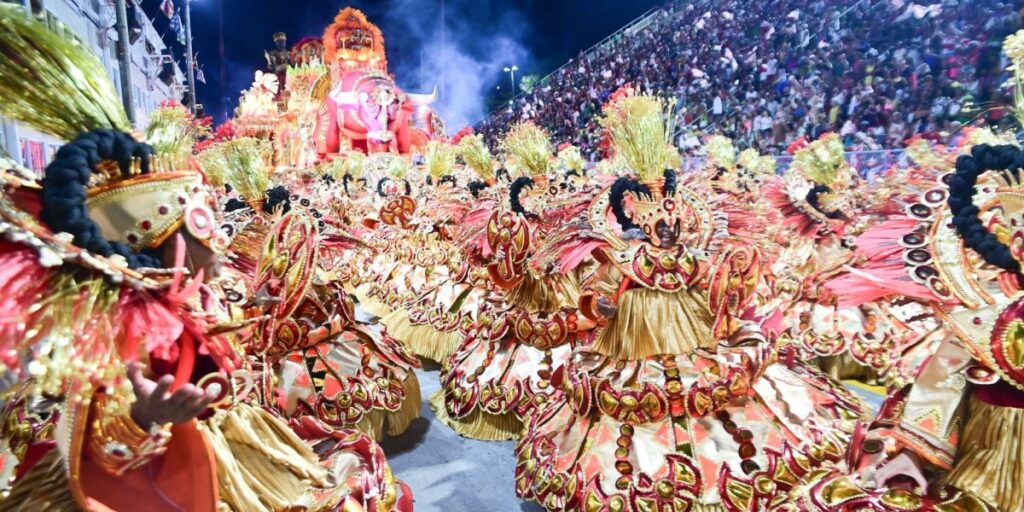 Enquete: qual foi a melhor escola de samba da 1ª noite do Rio de Janeiro?