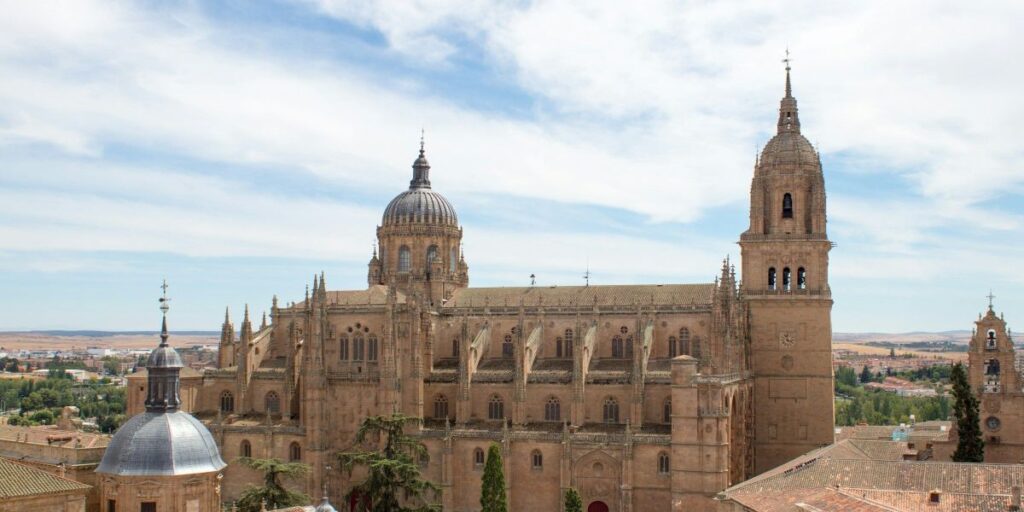 Programa oferece 80 vagas para intercâmbio gratuito na Espanha