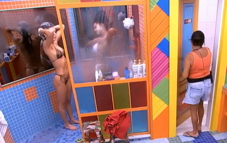 BBB25: Vitória diz que está com nojo de tomar banho no reality