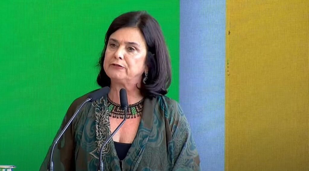 Nísia diz que deixa Ministério após encontrá-lo desmontado e desacreditado