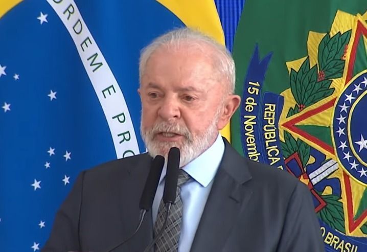 Lula diz que escolheu "mulher bonita" para diminuir distância com Congresso