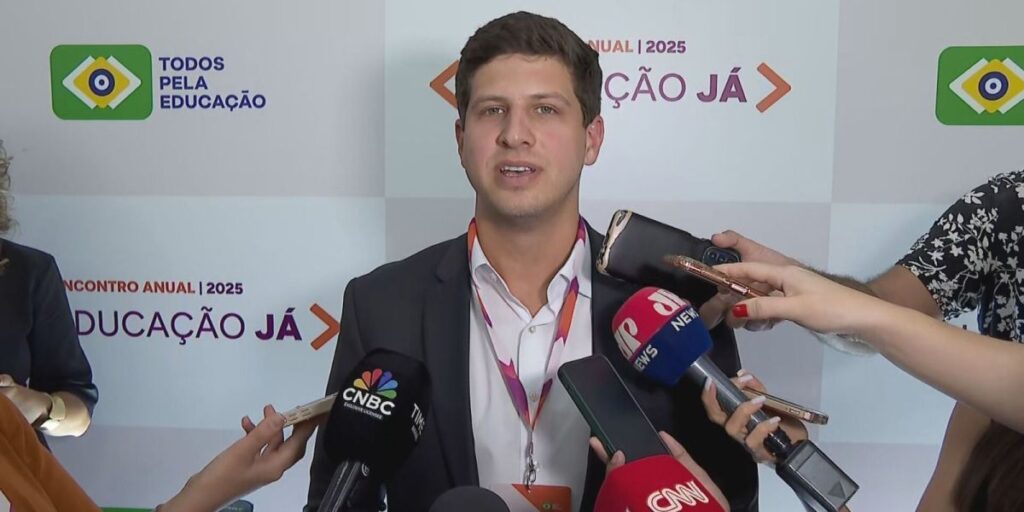 Não cabe a mim fazer avaliação do que ele fala, diz João Campos sobre Lula