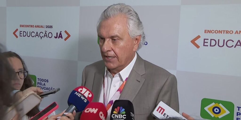 Caiado faz mistério sobre alianças políticas e que isso é assunto para 2026