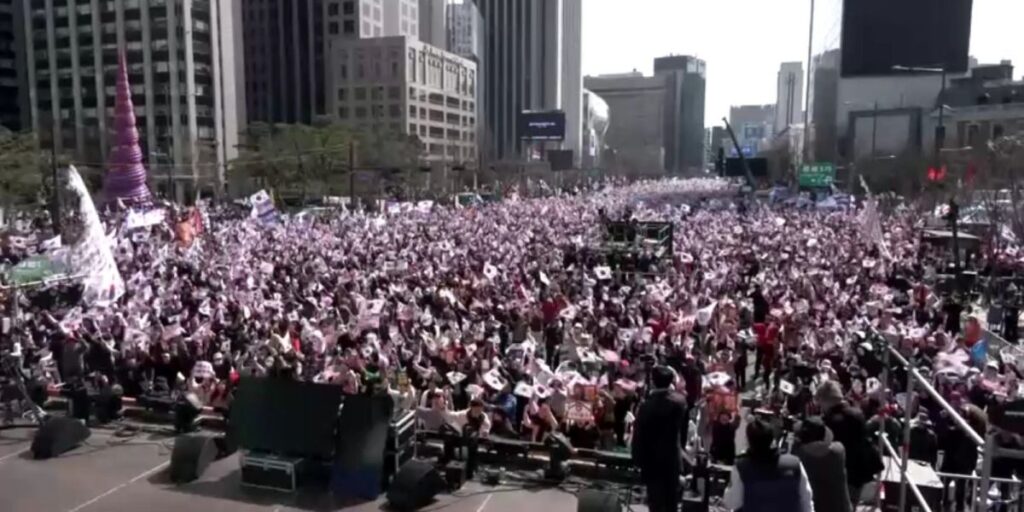 Coreia do Sul: Grupos se manifestam contra e a favor de presidente afastado