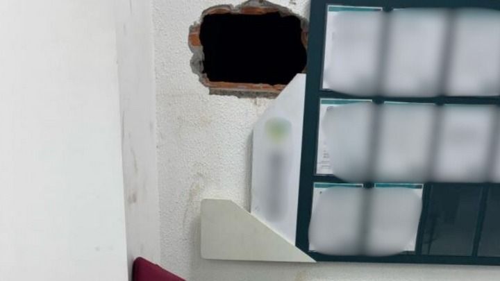 Criminoso "trapalhão" se esconde no telhado de banco e é preso em SC