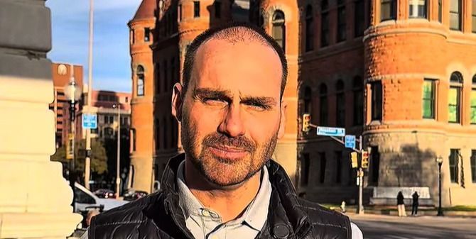 Eduardo Bolsonaro anuncia licença temporária de mandato sem remuneração