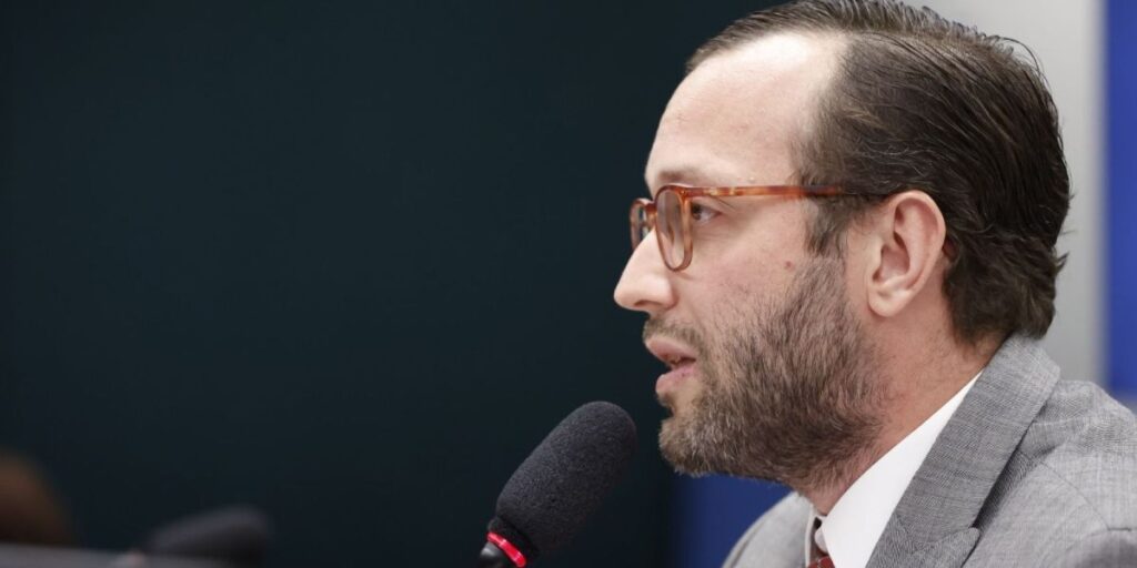 Filipe Barros é confirmado em comissão que seria de Eduardo Bolsonaro