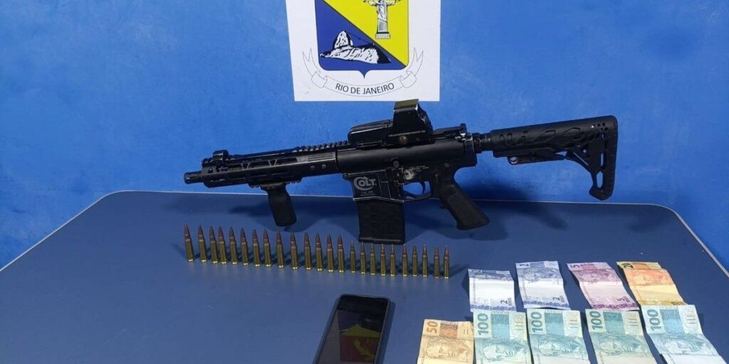 Fuzil e munições são apreendidos dentro da Rodoviária do Rio