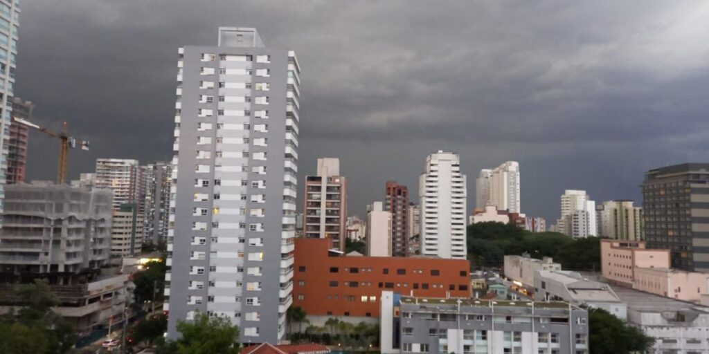 São Paulo tem alerta de tempestades e ventos de até 100 km/h