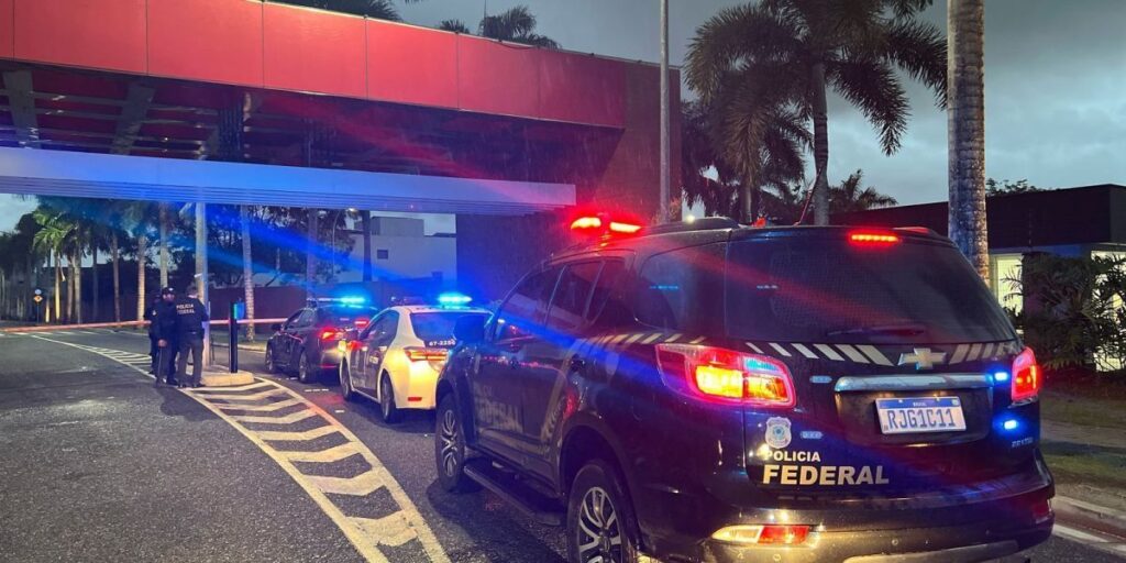 Operação da PF mira organização que traficou armas para o Comando Vermelho