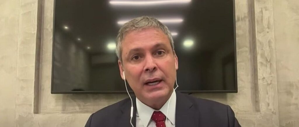 Fui pego de surpresa com a decisão de Eduardo, diz Lindbergh Farias