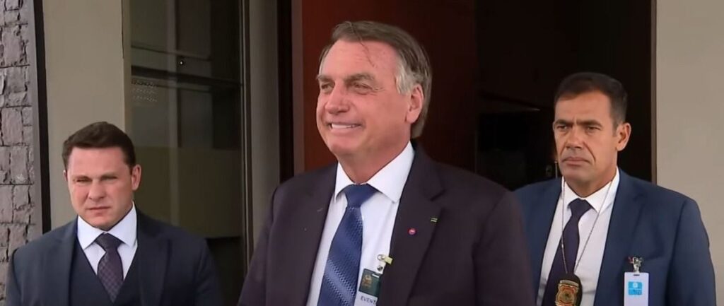 Bolsonaro diz que participa de sessão do STF pela 1ª vez: "Muita novidade"