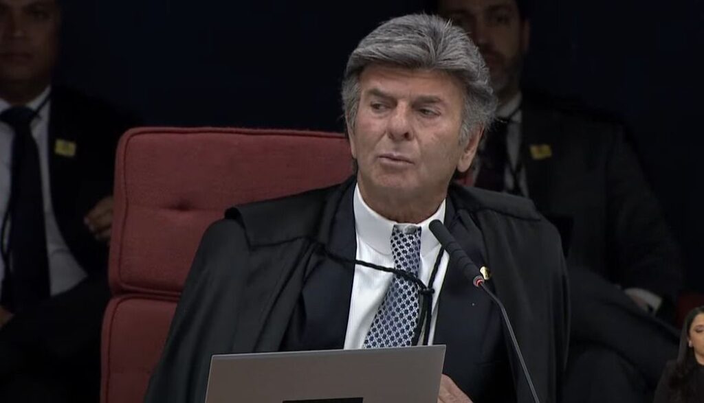 Fux diverge de Moraes e vota para levar julgamento ao Plenário