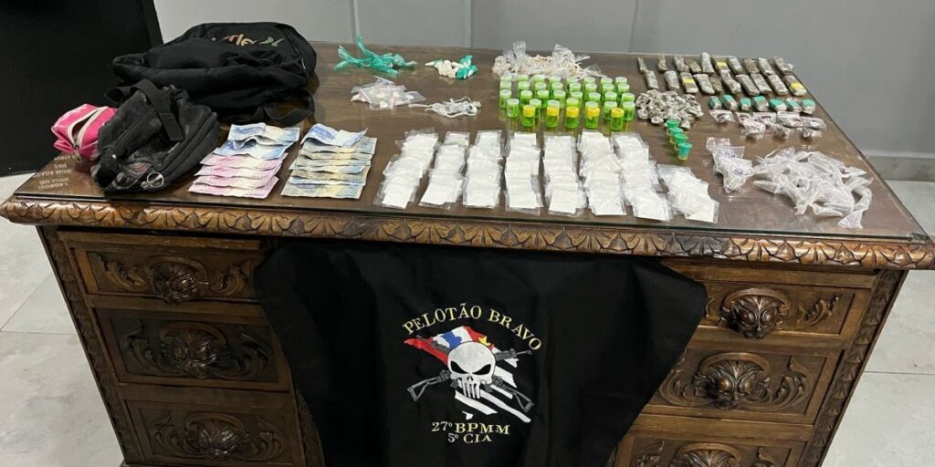 Dupla é presa com quase 400 porções de drogas após tentativa de fuga em SP