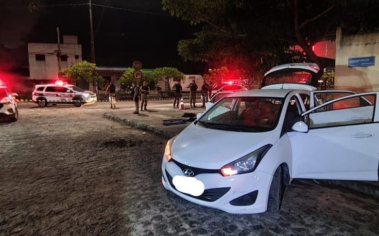 Dupla é presa quando planejava explodir agência bancária em João Pessoa