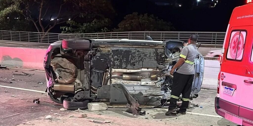 Motorista bêbado é preso após fugir de blitz e tombar carro em Vitória (ES)