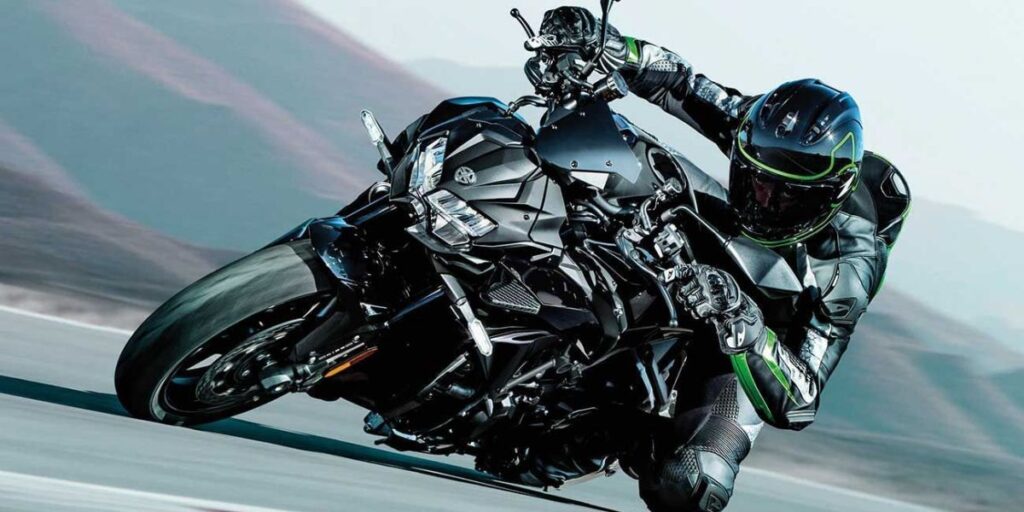 Moto esportiva Kawasaki Z H2 chega ao Brasil com motor de 200 cv