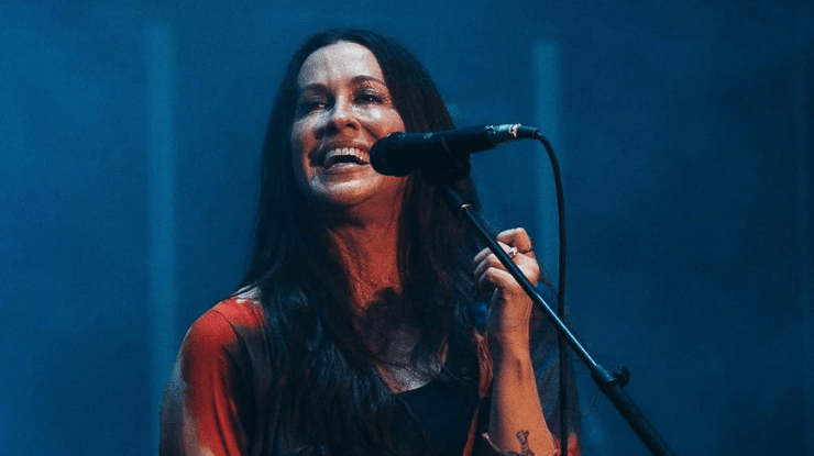 Lollapalooza: Alanis Morissette celebra clássicos e levanta pautas sociais