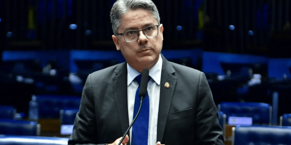 Senador apresenta projeto que propõe penas mais leves a condenados pelo 8/1