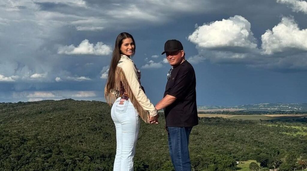 Esposa 50 anos mais nova de Amado Batista posa na fazenda do cantor; veja