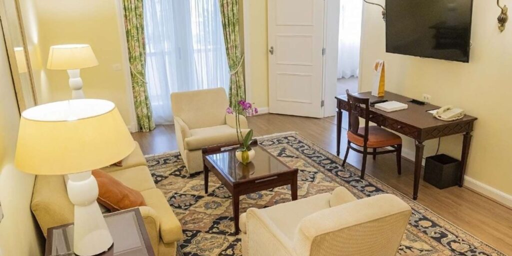 Copacabana Palace realiza leilão de móveis; saiba como dar lances