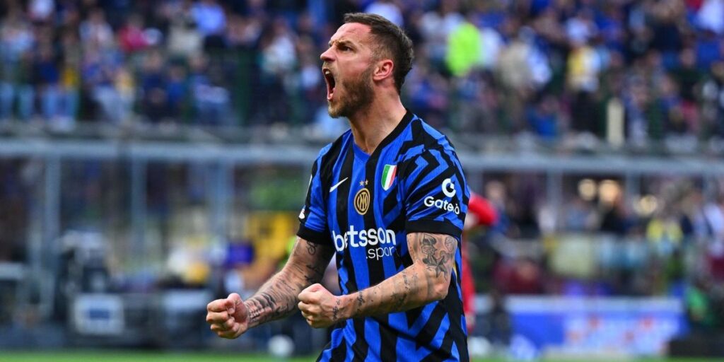 Inter de Milão vence a Udinese e pressiona o Napoli na briga pelo título