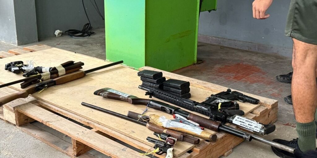 PF e Exército Brasileiro destroem armas apreendidas no Amazonas